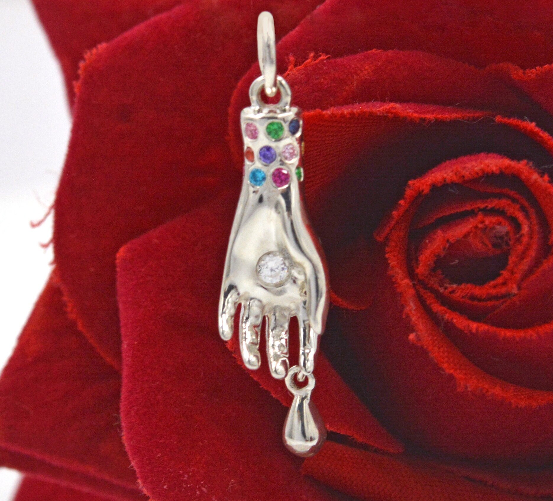 925 Silver Figa Hand Pendant: Good Luck Charm Jewelry - Suren Jewels | SKU: SJP1527-SLNSMTCS