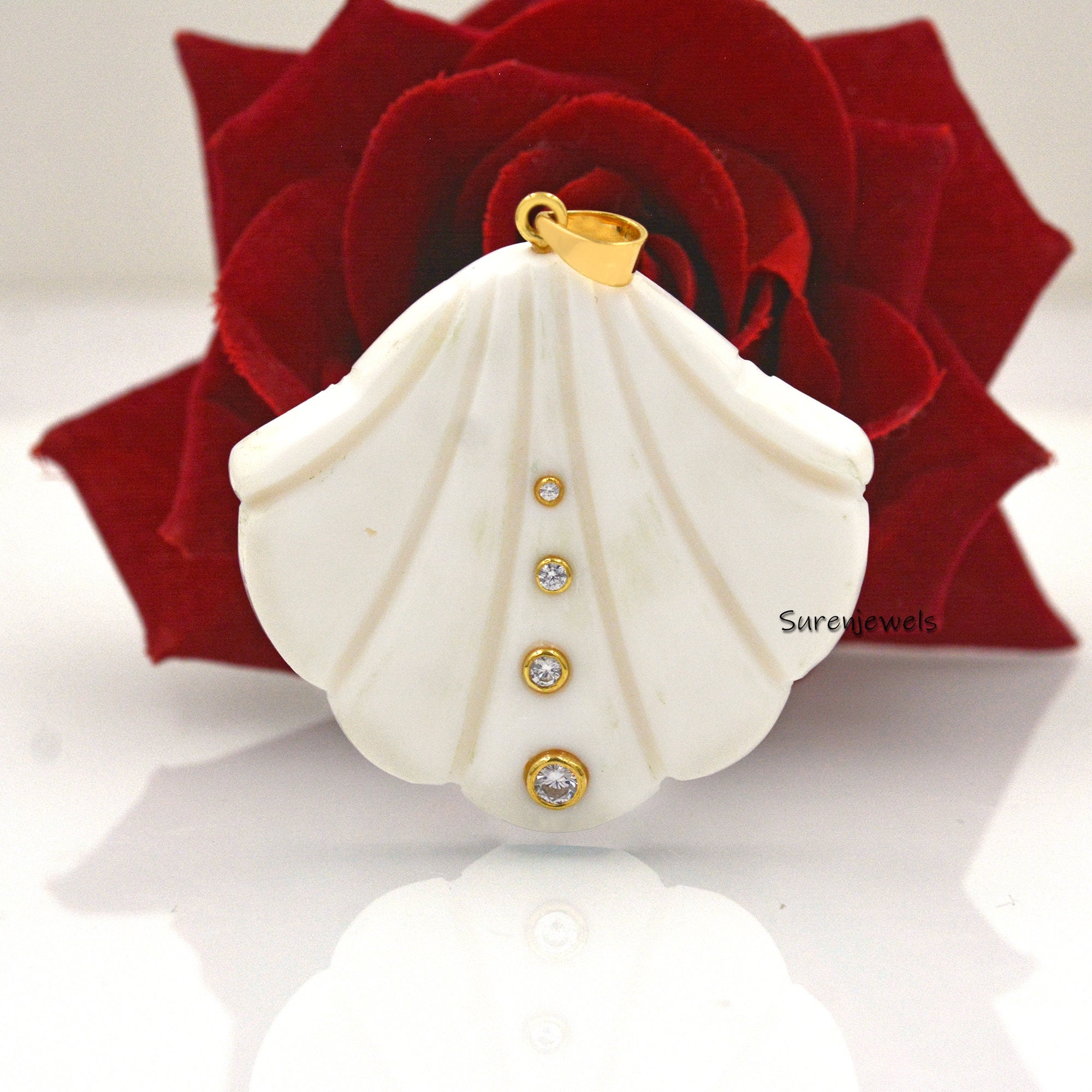 14k Gold Scallop Shell Pendant: White Agate & CZ Charm - View 6 - Suren Jewels | SKU: SJP2429-SLYGPOPCZ
