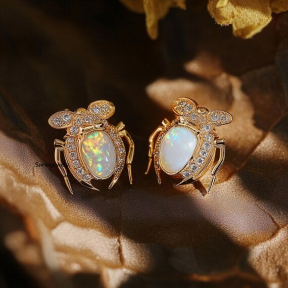 14Kゴールドスカラベスタッド：手彫りエジプトカブトムシイヤリング