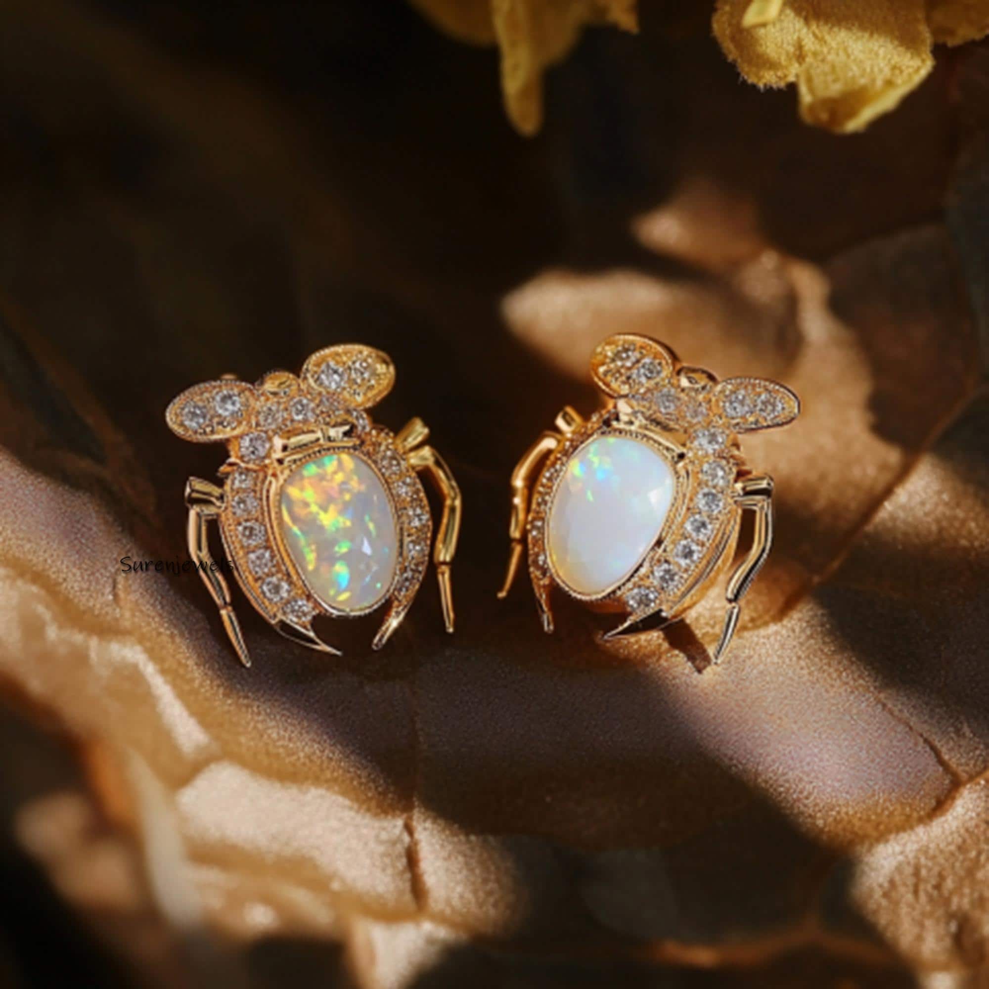 14Kゴールドスカラベスタッド：手彫りエジプトカブトムシイヤリング