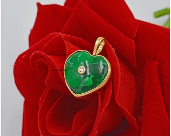 14k Gold Malachite Heart Pendant: Natural Gemstone Charm