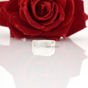 Anello a forma di libro in oro 14k: gioiello minimalista per gli amanti dei libri immagine 8