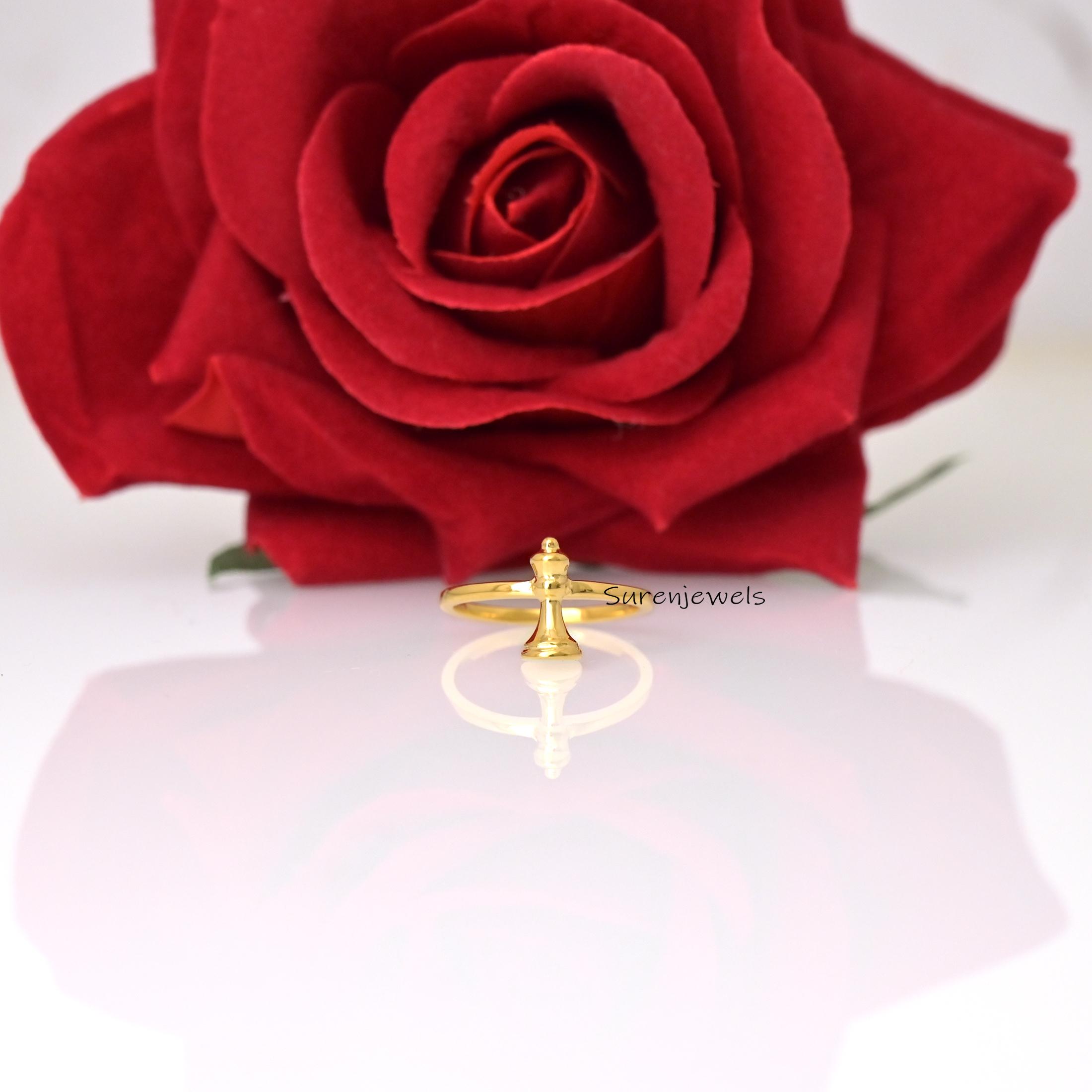 14k Gold Chess Queen Ring: Minimalist Jewelry - Suren Jewels | SKU: SJR3236-SLYG-US-5