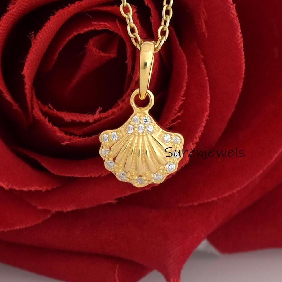 Handmade 14k Gold Scallop Shell Pendant: Dainty Fluted Charm - View 2 - Suren Jewels | SKU: SJP2696-SLYG 16mm