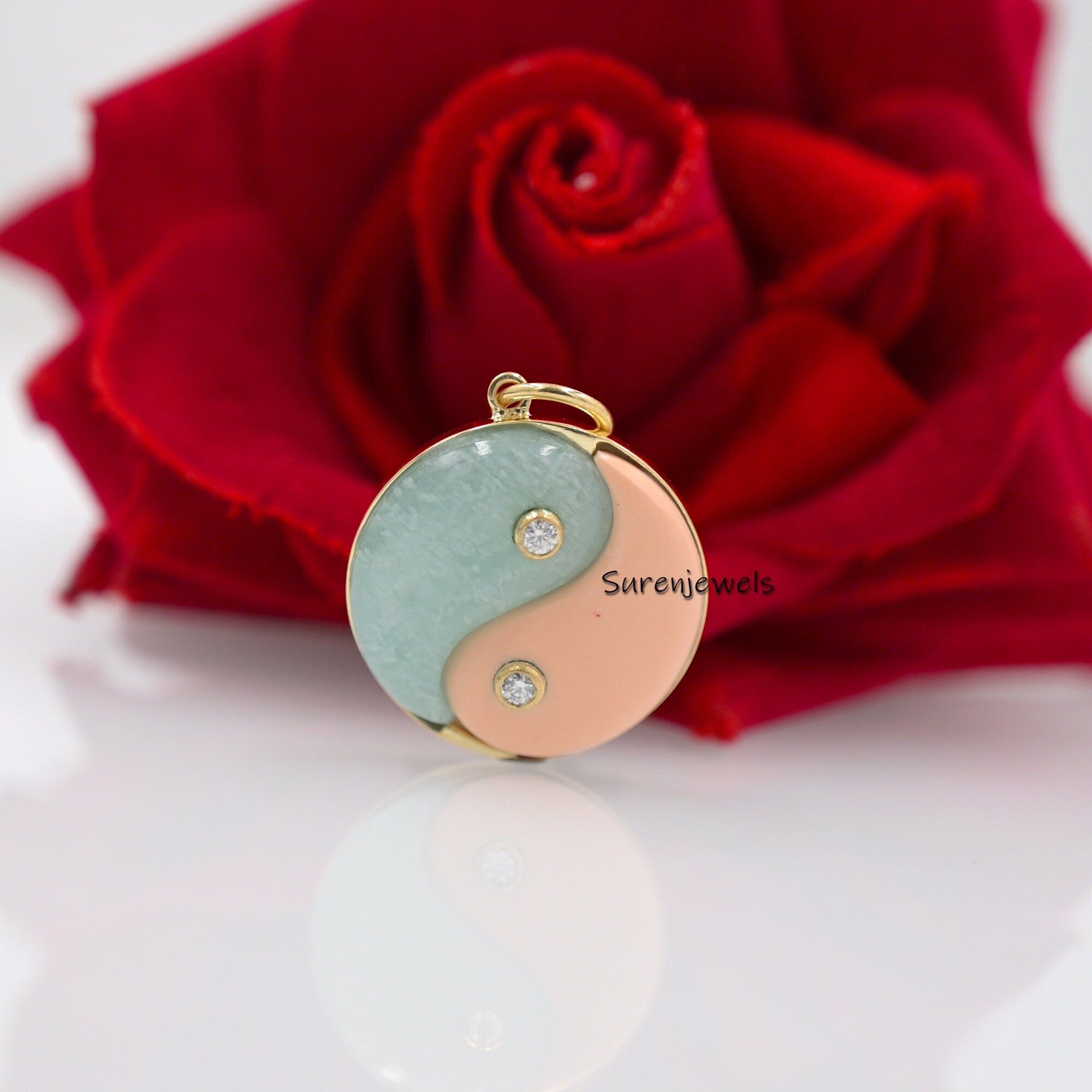 14K Gold Yin Yang Pendant, Gemstone Chinese Charm - View 5 - Suren Jewels | SKU: SJP1585-SLYGMOPGOPMN