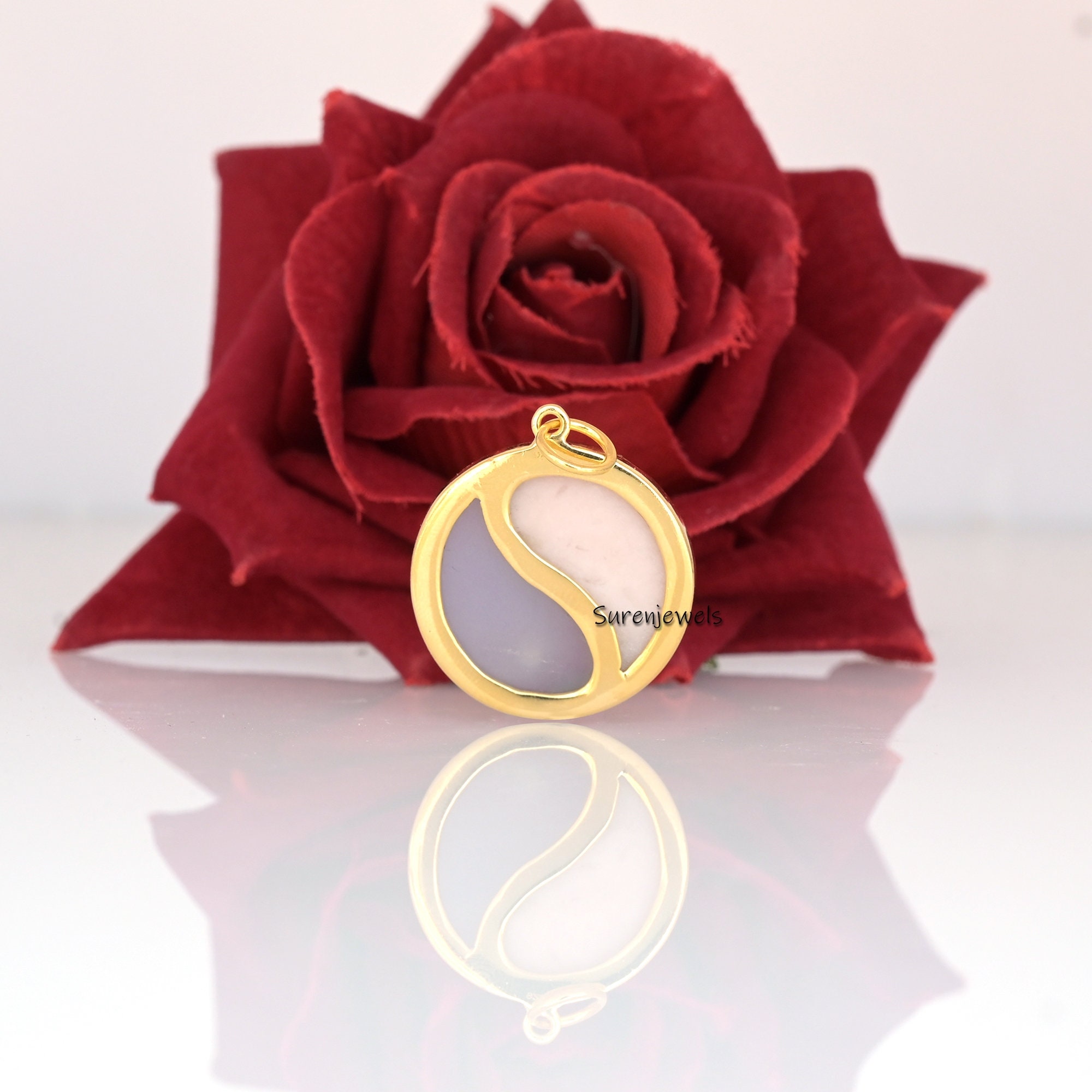 14K Gold Yin Yang Pendant, Gemstone Chinese Charm - View 3 - Suren Jewels | SKU: SJP1585-SLYGMOPGOPMN