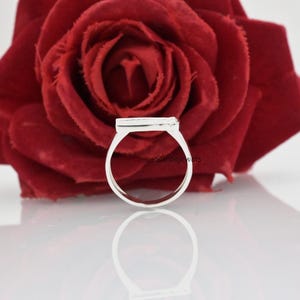 Anello a forma di libro in oro 14k: gioiello minimalista per gli amanti dei libri immagine 9