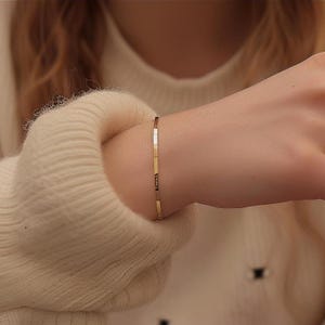Solid 14k Gold Plain Wire Bangle, Flat Wire Gold Bangle, Gold Dainty Oval Hinged Bracelet, Simple Gold Bangle, Gold Women's Bangle