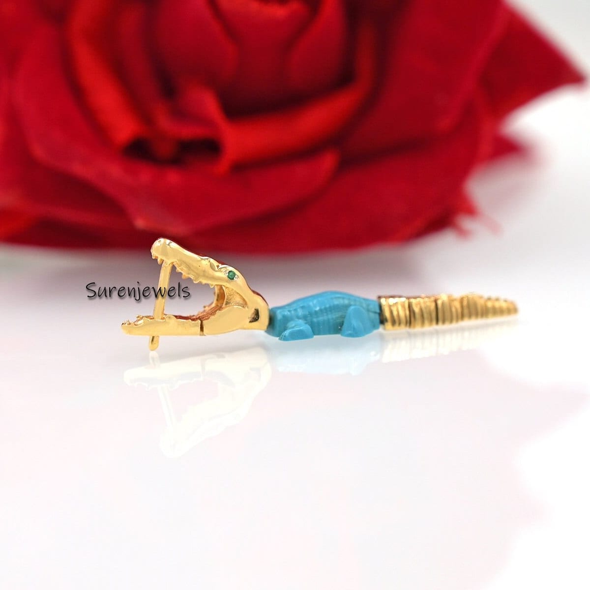 14k Gold Crocodile Pendant: Emerald Eye Alligator Charm - View 2 - Suren Jewels | SKU: SJP1406