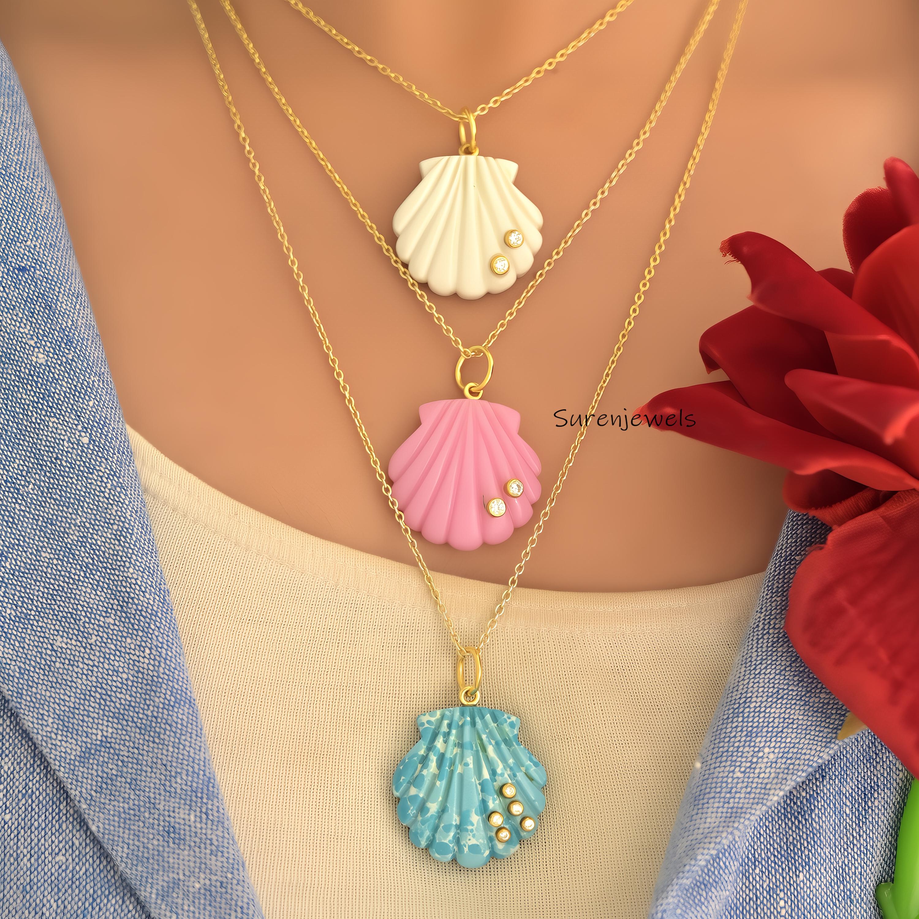 Hand Carved 14k Gold Scallop Shell Gemstone Pendant - View 6 - Suren Jewels | SKU: SJP4728-SLYGAMCZ-30M,SJP