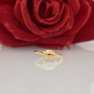 Anillo de tortuga delicado de oro de 14k: Joyería animal hecha a mano