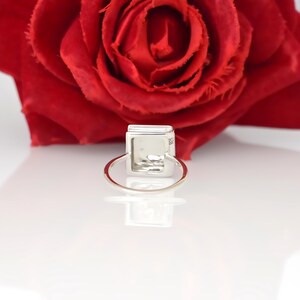 Anello a forma di libro in oro 14k: gioiello minimalista per gli amanti dei libri immagine 11