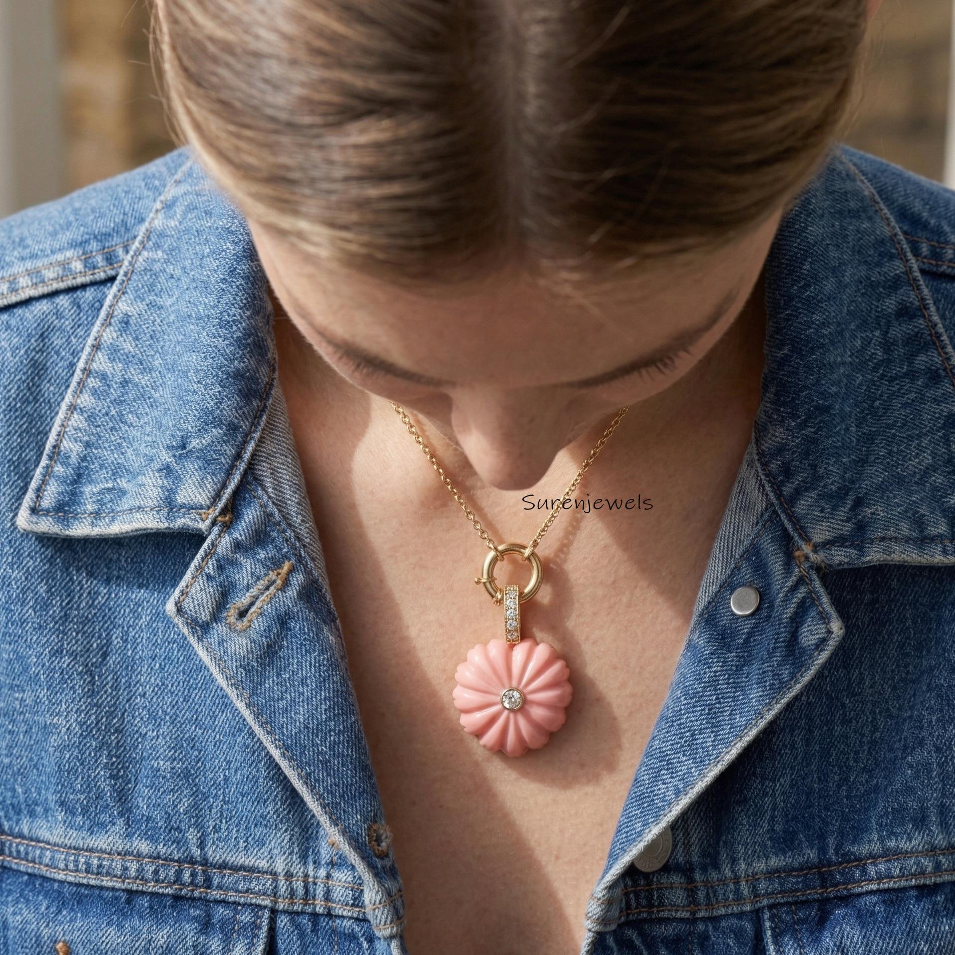 Hand carved Gemstone Fluted Heart Pendant: Handmade Designer jewelry - View 2 - Suren Jewels | SKU: SJP6188-SLYGPOCZ-30M