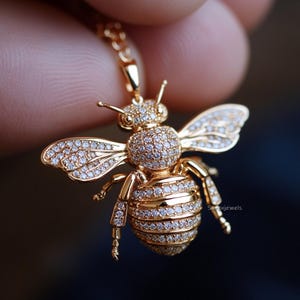 Gucci bee necklace - Etsy 日本