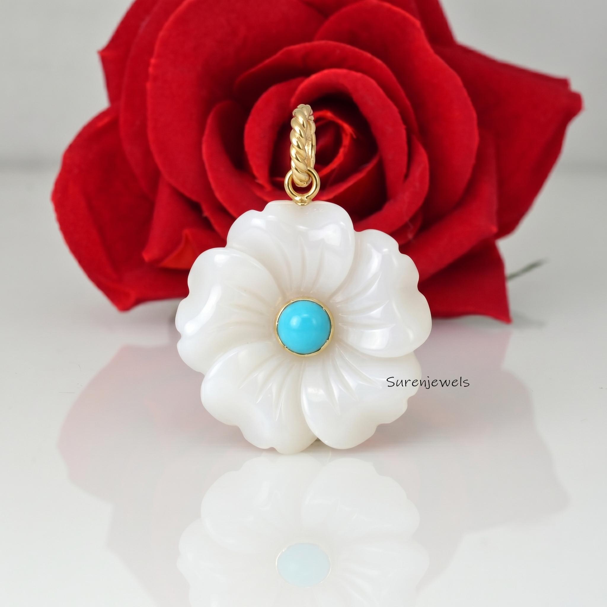 Carved Gemstone 14K Gold Flower Pendant, Gold Carving Flower Pendant, Solid Gold Gemstone Flower Pendant, Vintage 14k Gold Fl
