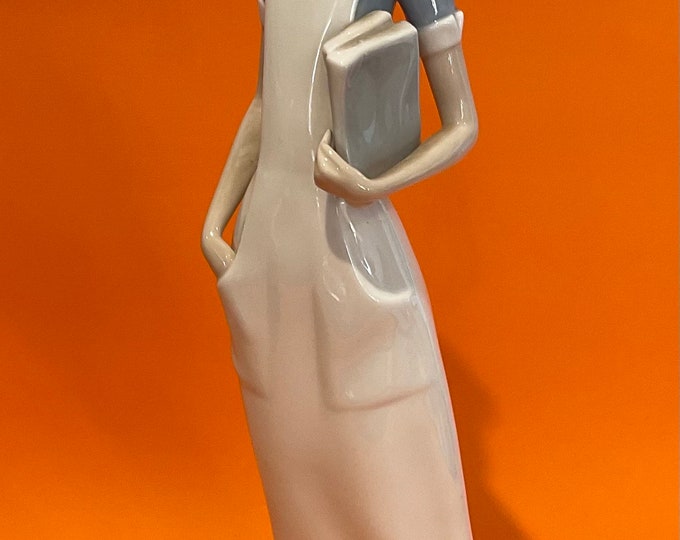 Large Lladro Porcelain Figurine the Nurse, 1970s 14 Inches Tall Etsy