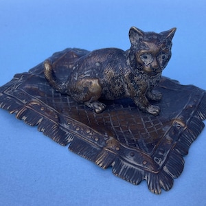 Cold painted bronze cat on a rug by Bergman, Austria circa 1890-1900 (Geschűtzt)