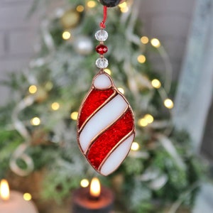 Buntglas Dekor Weihnachtsbaum Helles Dekor Rot und Weiß Farben Weihnachtsgeschenk Suncatcher Minimalist Weihnachtsdekor
