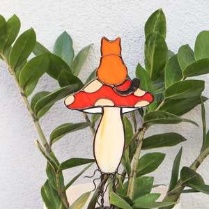 Plant stike mushroom and cat Stained glass cat Fly agaric Flowerpots Garden decor Decorative plant stake Mother day gift Cottagecore decor