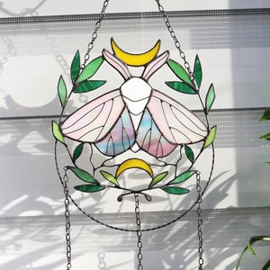 Atrapasueños Polilla lunar con hojas Vidrieras Atrapasueños Decoración de jardín Luna creciente Colgantes Arte de pared Regalo hecho a mano Decoración de brujas estética