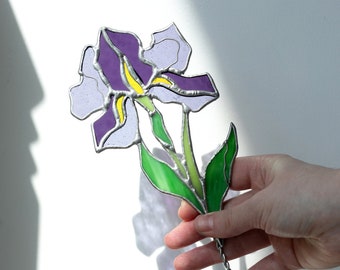 Plant stake Iris Stained glass Plant suncatcher Art Mother's day gift Garden Decor in a flowerpots Spring decor Gifts for plant lovers
