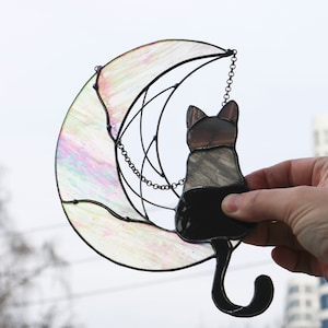 サンキャッチャー 月の上の黒い猫 ステンドグラス 窓吊り飾り 壁アート 猫好きへのギフト 窓ガラスのサンキャッチャー