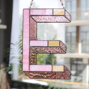 Letras de vidrieras para decoración del hogar y las fiestas En cálidos colores rosa, morado y crema Diseño del autor hecho a mano Decoración de pared Personaliza el regalo