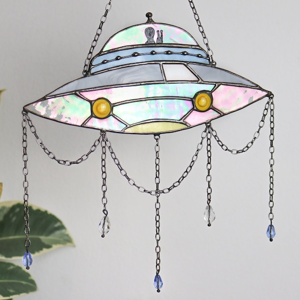 Acchiappasogni UFO Decorazione in vetro colorato Acchiappasole UFO Pannello per finestra Decorazione da parete per una stanza Arte UFO Arte cosmica Decorazione unica