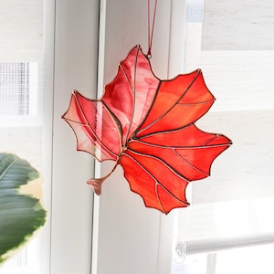 Suncatcher maple leaf Stained glass maple leaf Canadian maple decor Wall art decor Suncatcher wall and window decor Leaf decor