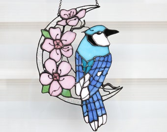 Suncatcher Blauhäher mit Sakura auf Mondsichel Glasmalerei Kunstdekor Wandbehang Fensterpanel Blumendeko Muttertagsgeschenk