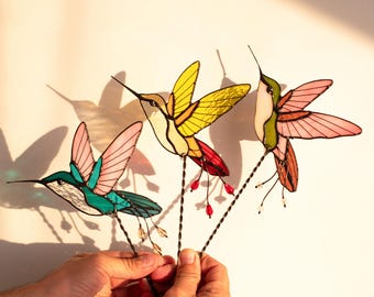 Plant stake Hummingbird Stained glass hummingbird Plant stakes Garden stakes Hummingbird art Gardener gifts Planter decor Mother's day
