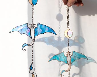 サンキャッチャー エレメンタルドラゴン ハンドメイド ステンドグラスアート ファンタジードラゴン 壁飾り ファンタジーアート ステンドグラス窓 友人への贈り物 ドラゴン
