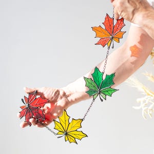 Suncatcher Ahornblätter Blatt Glasmalerei Herbst Dekor Haus der Blätter Сanadian Einzigartiges Wohndekor Glaskunst Sun Catcher Gartenkunst