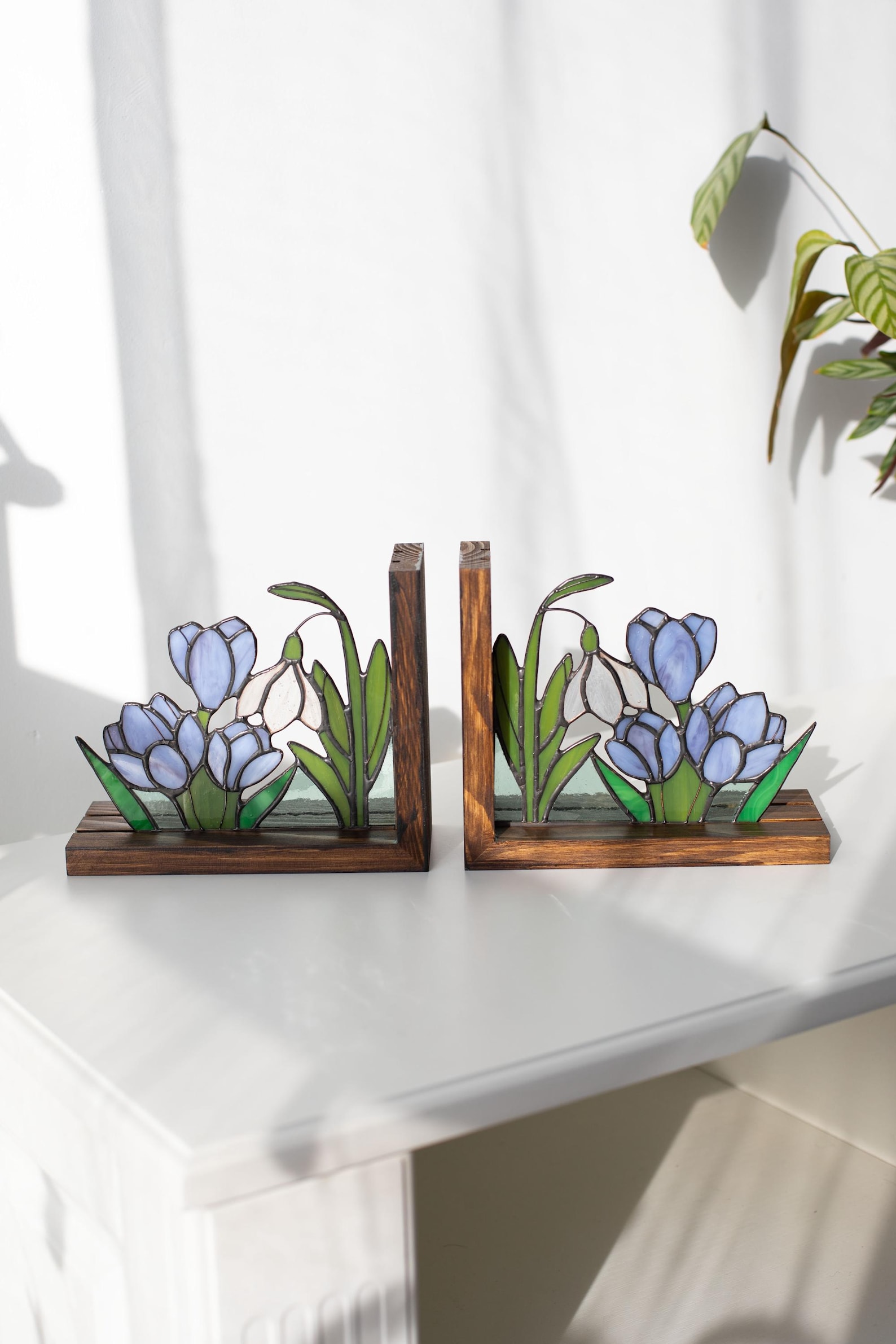 Stained glass Crocuses Narcissus Book ends Snowdrops Bookshelf decor Sun catcher Handmade Gifts for readers Mothers day gift Bookend - Crocuses set brown