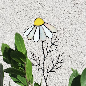 Plant stake Chamomile Garden decor Flowerpots Stained glass flowers Decorative plant stake Mother day gift  Birthday gift