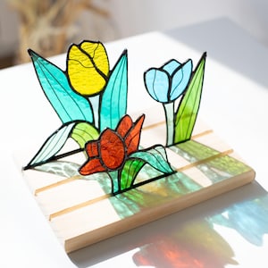 Stained glass Tulips Tulip Flowers stained glass Spring decor Glass flowers Glass art Gifts for friends Shelf decor Mothers day gift