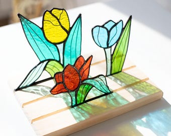 Stained glass Tulips Tulip Flowers stained glass Spring decor Glass flowers Glass art Gifts for friends Shelf decor Mothers day gift