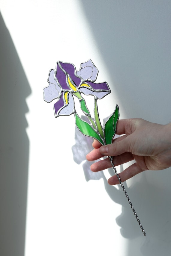 Plant stake Iris Stained glass Plant suncatcher Art Mother's day gift Garden Decor in a flowerpots Spring decor Gifts for plant lovers