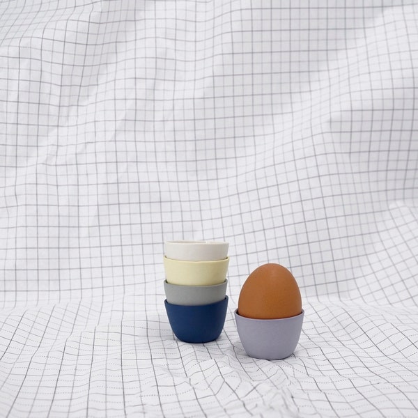 Farbenfrohe Eierbecher aus Porzellan / Keramikeierbecher / Bunter Frühstückstisch