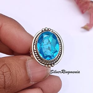 Anello con topazio blu, anello con topazio blu taglio ovale, anello in argento fatto a mano con pietra blu, gioielli in argento con topazio blu reale da indossare tutti i giorni,