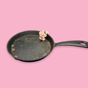 Vintage Cast Iron Small Skillet.