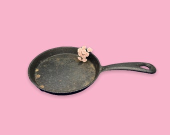 Atlanta Stove Works Vintage Small Fry Cast Iron Skillet No