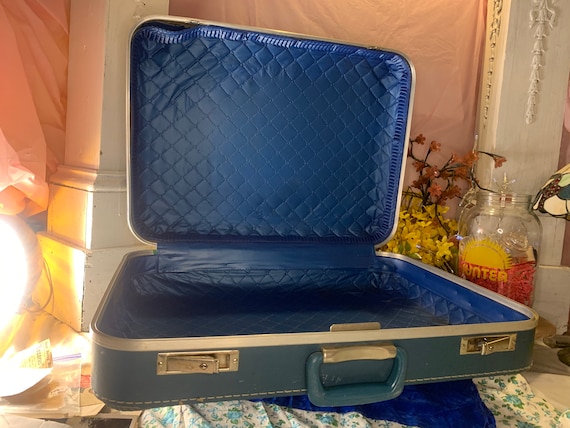 Vintage Large Blue suitcase Luggage. - image 5
