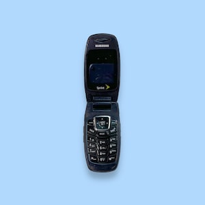 Vintage Samsung Flip Cellphone. Untested/As is.