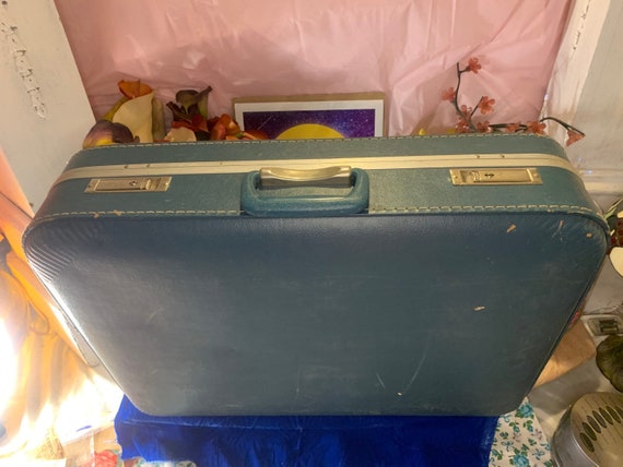 Vintage Large Blue suitcase Luggage. - image 4