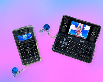 Vintage Y2K LG Flip Keyboard Cell Phone.