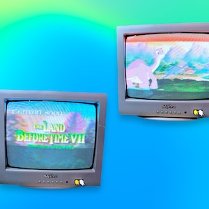 Vintage Hitachi 13GA1B Solid State Color TV 1994 Retro