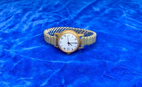 Vintage Gold Timex Wrist Watch - image 10