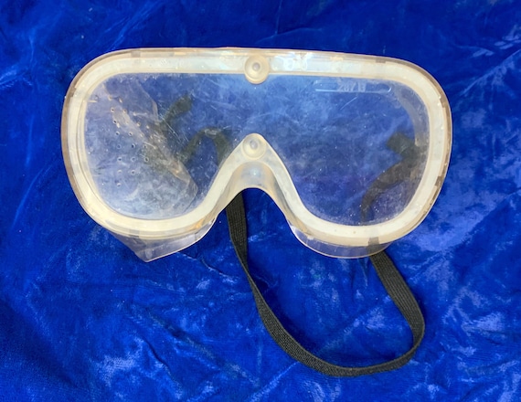 Vintage Clear Plastic Eye Goggles. - image 4