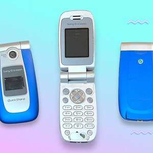 Vintage Sony Ericsson Mobile Flip phone.As is.